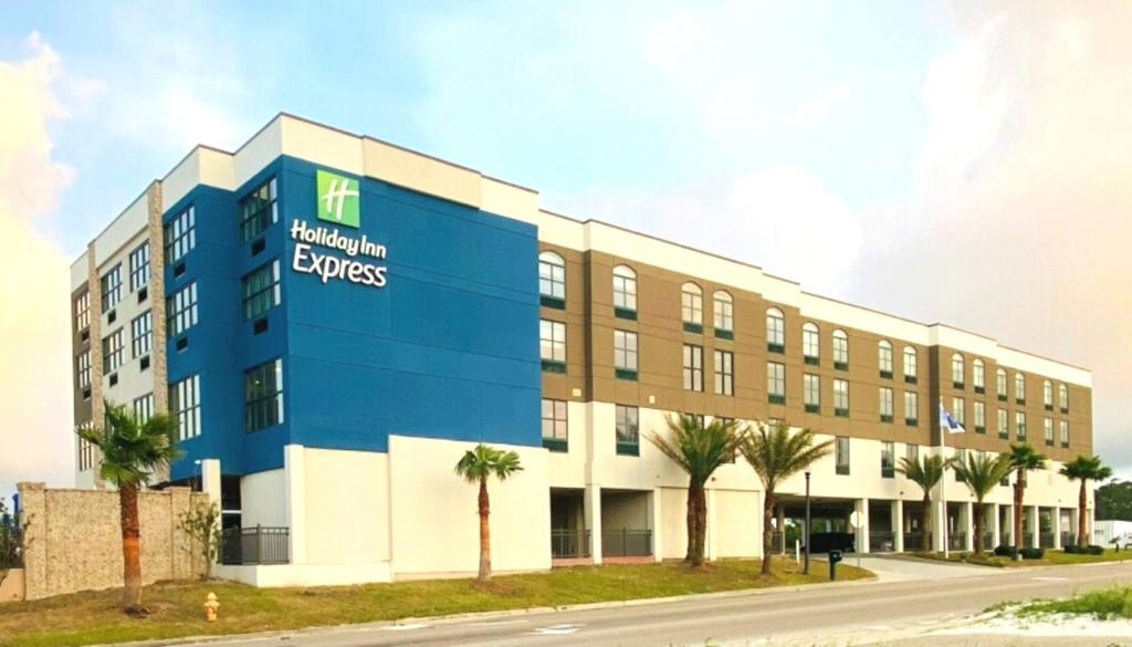 Holiday Inn Express - Gulfport Beach an IHG Hotel Main image 1